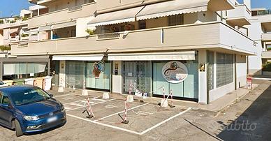 Fondo commerciale a Viareggio