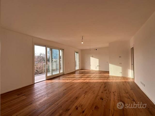 Appartamento di 110 m² con 3 locali e box auto a T - Vista 4