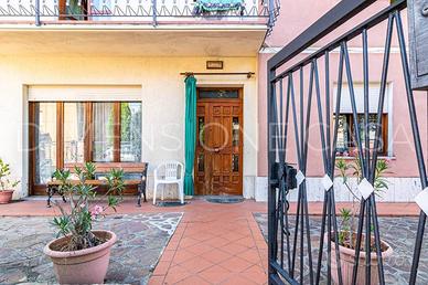 Casa indipendente di 180 m² con più di 5 locali e 