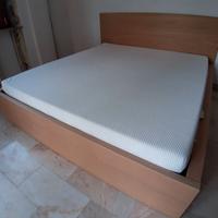 Letto matrimoniale pari al nuovo.