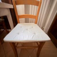 Sedie in legno e paglia con cuscini