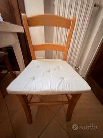 Sedie in legno e paglia con cuscini