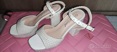 scarpe con perline zeppa e tacco 