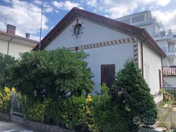 Villa di 210 m² con più di 5 locali a Rimini