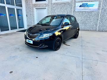 Ypsilon 1.0 FireFly 5 porte S&S Hybrid Silver