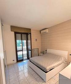 Stanza singola a Monza-due bagni libera subito