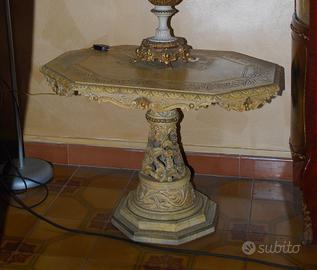 Tavolino in legno intarsiato 