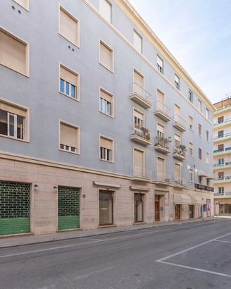 CAGLIARI: Bivano al terzo piano con ascensore