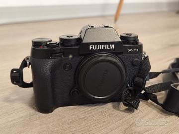FUJI X-T1  APS MIRRORLESS