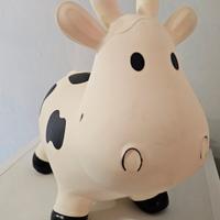 mucca cavalcabile giocattolo  per bambini 