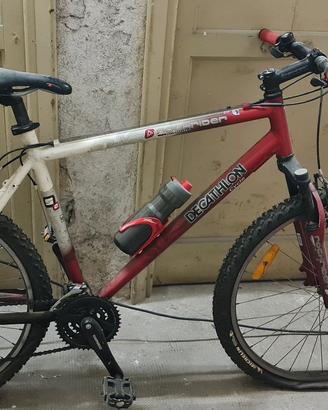 Mountain bike è una Decathlon Rockrider