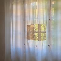 Tenda misto lino bianca, ricamata a mano.