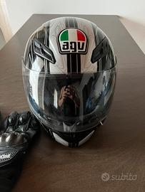 Casco e guanti moto