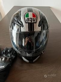 Casco e guanti moto