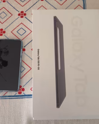 Samsung Galaxy Tab S10 FE+ 5G 12/256GB + Tastiera