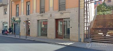 Locale Commerciale pronto all'uso