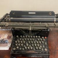 Macchina olivetti anni 20 M20