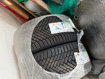 gomme NUOVE mai usate 245/45 R17 99Y