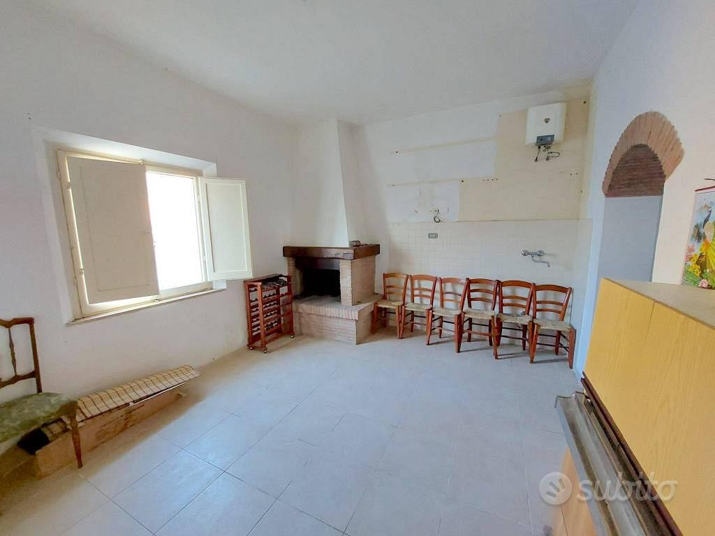 Rustico / Casale di 300 m² con più di 5 locali e b - Altro