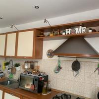 Cucina Accogliente e Funzionale - Stile Moderno