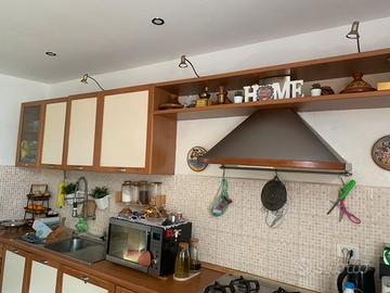 Cucina Accogliente e Funzionale - Stile Moderno