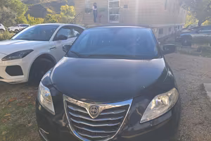 Lancia Ypsilon 1.3 mjt silver