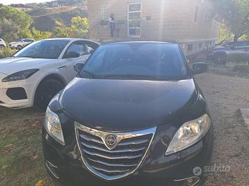 Lancia Ypsilon 1.3 mjt silver