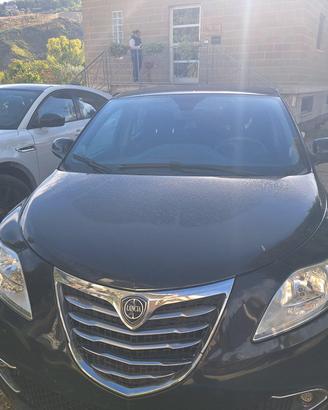 Lancia Ypsilon 1.3 mjt silver