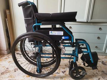 Sedia a rotelle carrozzina pieghevole NUOVA 