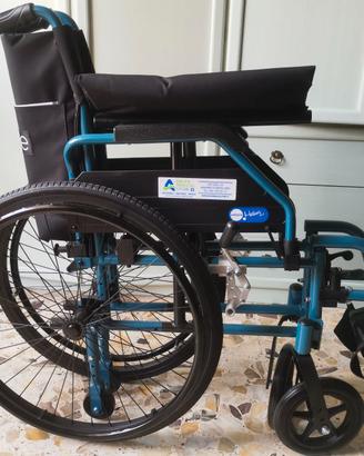 Sedia a rotelle carrozzina pieghevole NUOVA 