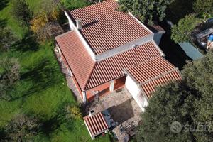 Indipendente con agibilità e 6000 mq di giardino