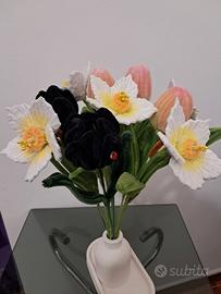 mazzo 💐 di narcisi, tulipani neri e colorati 