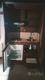 Armadio cucina con elettrodomestici