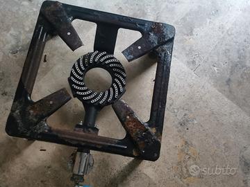 FORNELLO  CON BRUCIATORE A GAS E PENTOLA