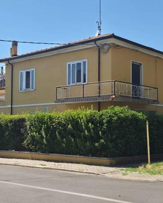 Casa indipendente di 200 m² con più di 5 locali e 