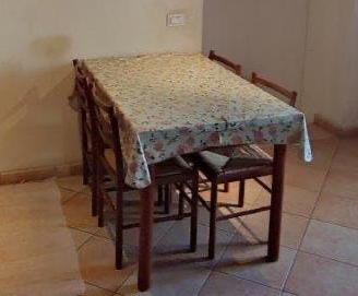 Tavolo piu sedie