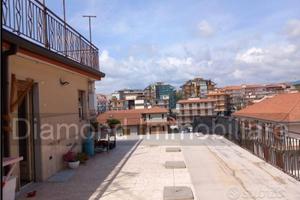 Attico ascensorato con terrazzo ad Acireale centro