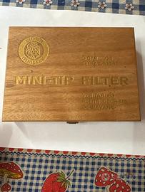 Scatola in legno con cerniere