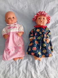 Lotto bambole con accessori 