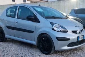 Toyota Aygo 1.4 turbodiesel 5 porte Sol 2009