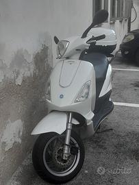 Piaggio Fly 125