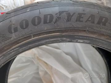 Treno di 4 pneumatici estivi Goodyear 225/45R18