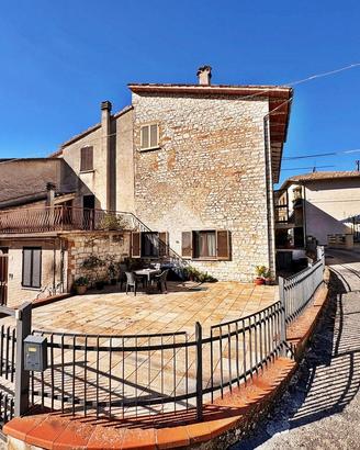 CASA SEMINDIPENDENTE A FOSSATO DI VICO