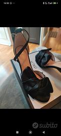 Sandali eleganti con fiocco