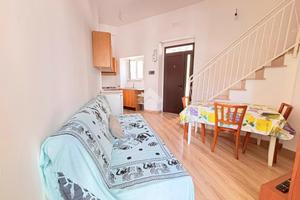 CASA SEMINDIPENDENTE A MONTENERO DI BISACCIA