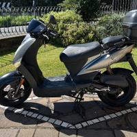 Kymco Agility 50 R12 con bauletto post