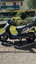 Kymco Agility 50 R12 con bauletto post