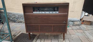 radio epoca Grundig  con mobile 