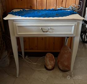 Due comodini con comò e specchiera