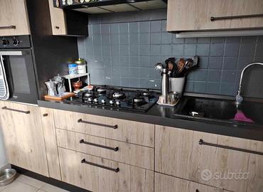 CUCINA COMPLETA DI FORNO E LAVABO